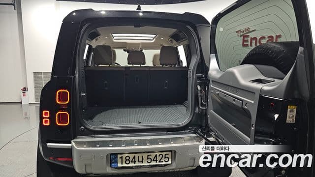 Land Rover Defender 2020 — ფოტო 15/33