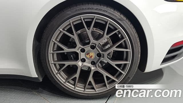 Porsche 911 2021 — Photo 8/32