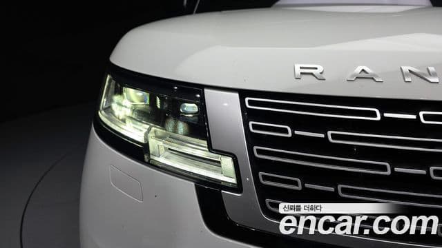 Land Rover Range Rover 2022 — ფოტო 35/40