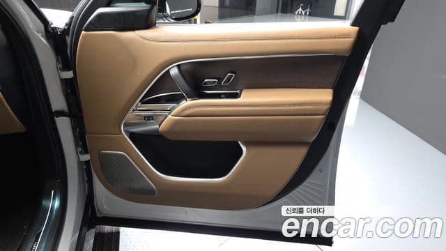 Land Rover Range Rover 2022 — ფოტო 33/40