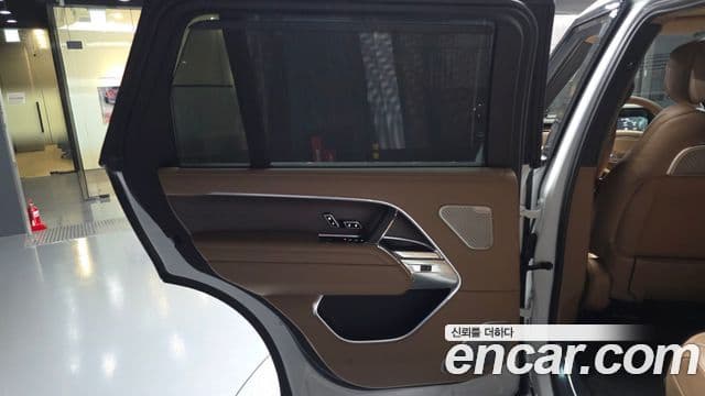 Land Rover Range Rover 2022 — ფოტო 39/40