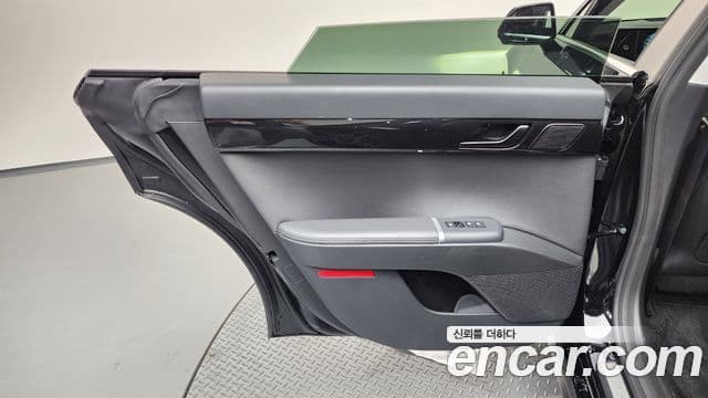 Hyundai Grandeur Hybrid 2023 — ფოტო 18/37