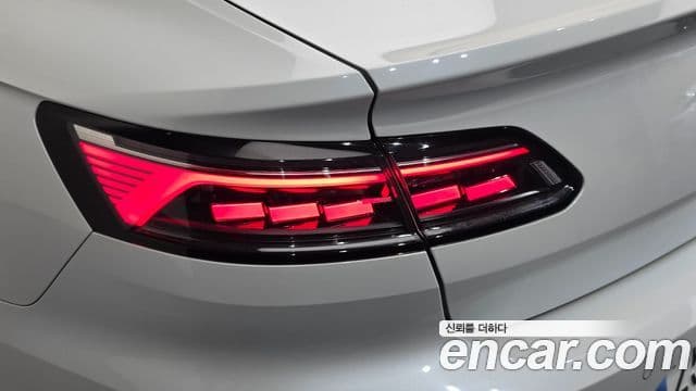 Volkswagen Arteon 2023 — Photo 7/36