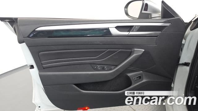 Volkswagen Arteon 2023 — Photo 30/36
