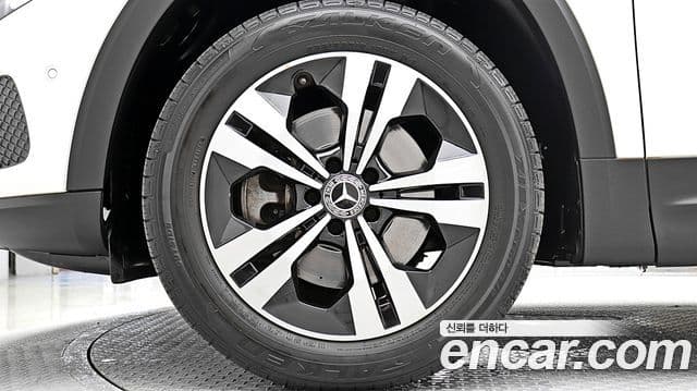 Mercedes-Benz GLB-Class 2021 — Photo 13/20