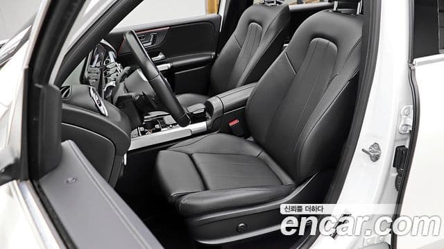Mercedes-Benz GLB-Class 2021 — Photo 16/20