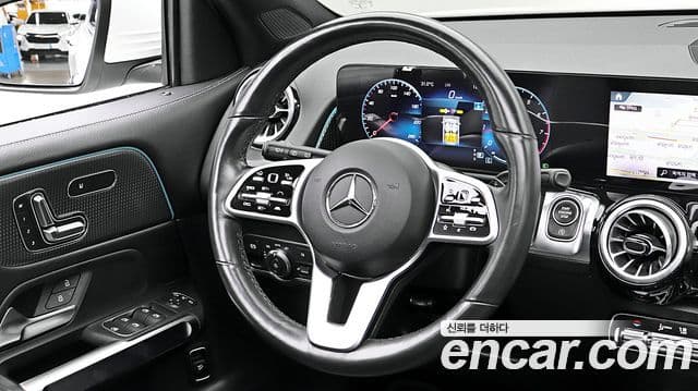 Mercedes-Benz GLB-Class 2021 — Photo 2/20