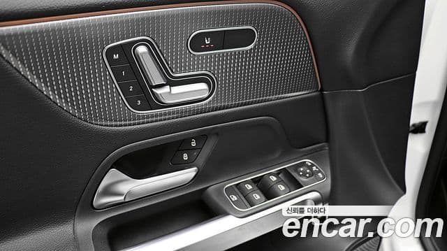 Mercedes-Benz GLB-Class 2021 — Photo 5/20
