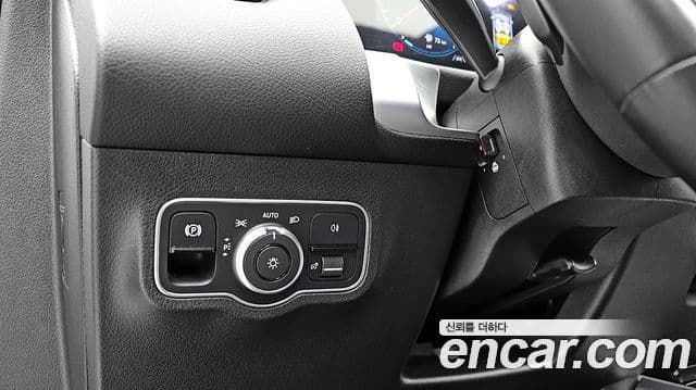 Mercedes-Benz GLB-Class 2021 — Photo 12/20