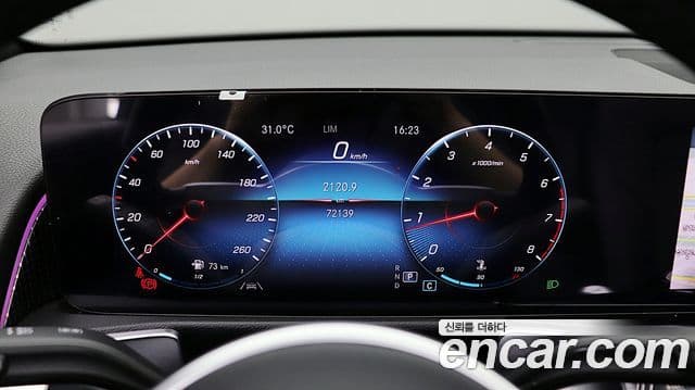 Mercedes-Benz GLB-Class 2021 — Photo 19/20
