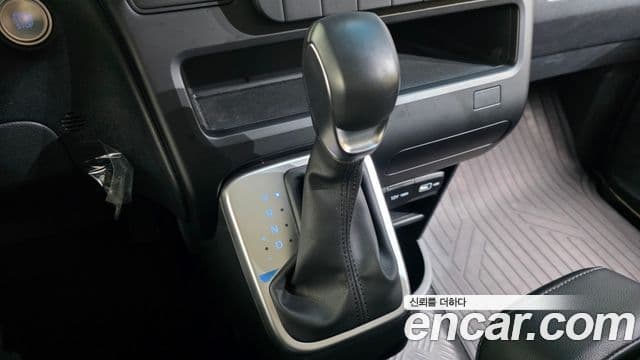 Hyundai Staria 2021 — Photo 8/34