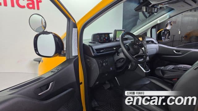 Hyundai Staria 2021 — Photo 3/34