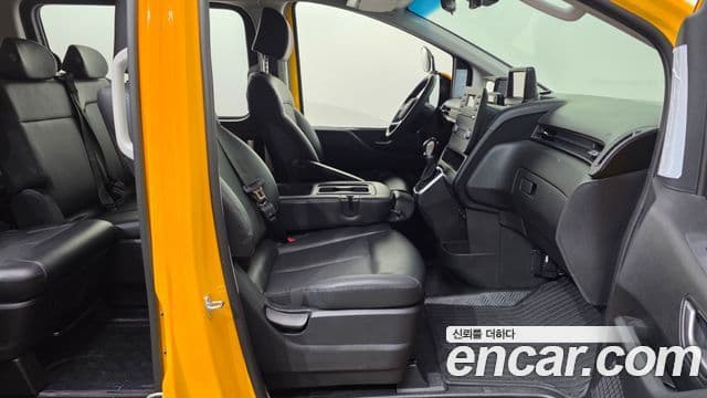 Hyundai Staria 2021 — Photo 31/34