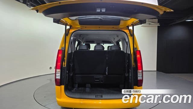 Hyundai Staria 2021 — Photo 18/34