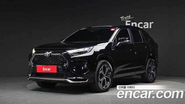 Toyota RAV4 2025 — Фото 1/20