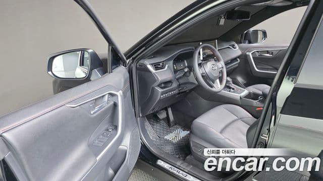 Toyota RAV4 2025 — Фото 12/20