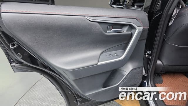Toyota RAV4 2025 — Photo 6/32