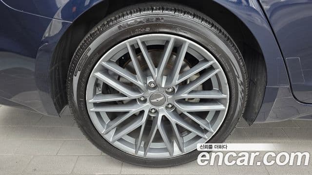 Genesis G70 2018 — ფოტო 16/33