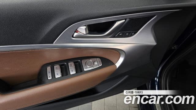 Genesis G70 2018 — ფოტო 25/33