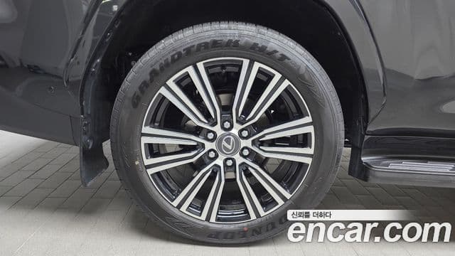 Lexus LX 2025 — ფოტო 37/37