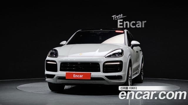 Porsche Cayenne 2023 — Photo 33/39
