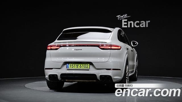 Porsche Cayenne 2023 — Photo 37/39