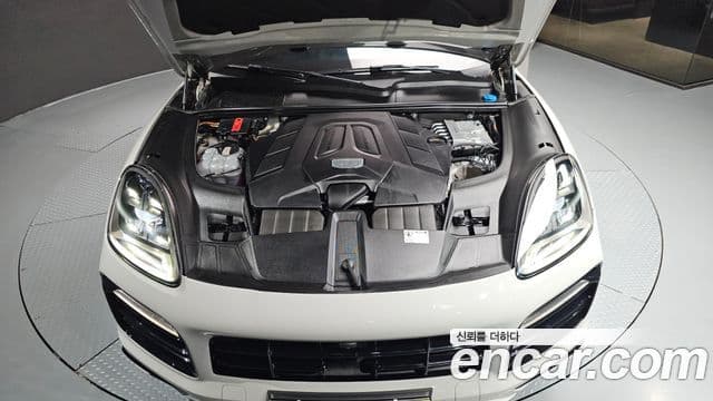 Porsche Cayenne 2023 — Photo 1/39