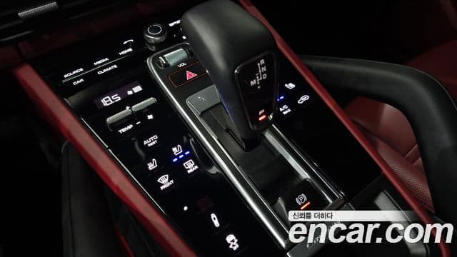 Porsche Cayenne 2023 — Photo 23/39