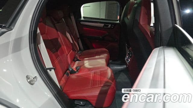 Porsche Cayenne 2023 — Photo 10/39
