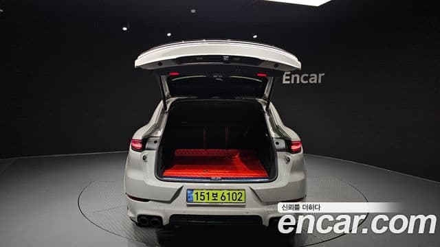 Porsche Cayenne 2023 — Photo 38/39
