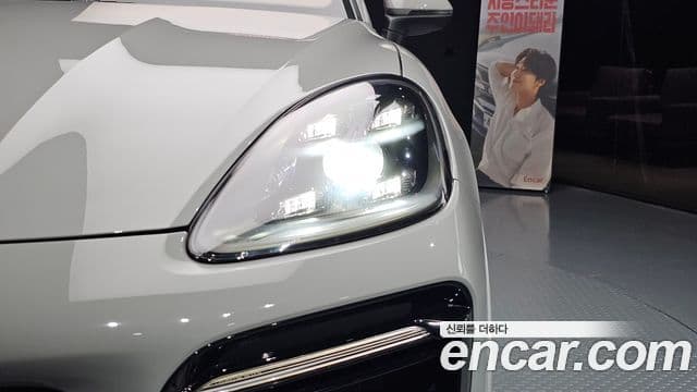 Porsche Cayenne 2023 — Photo 20/39