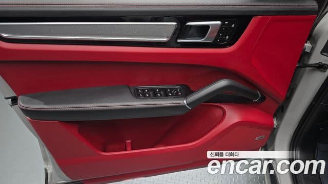 Porsche Cayenne 2023 — Photo 35/39