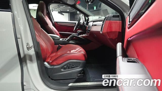 Porsche Cayenne 2023 — Photo 6/39