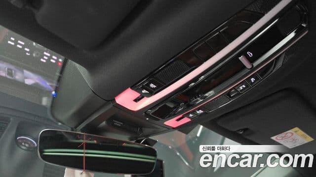 Porsche Cayenne 2023 — Photo 32/39