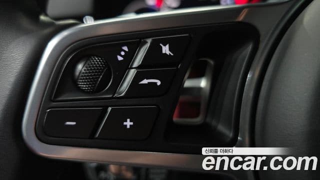Porsche Cayenne 2023 — Photo 13/39