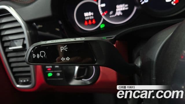 Porsche Cayenne 2023 — Photo 19/39