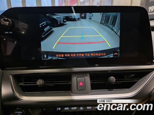 Lexus UX300h 2025 — ფოტო 11/15