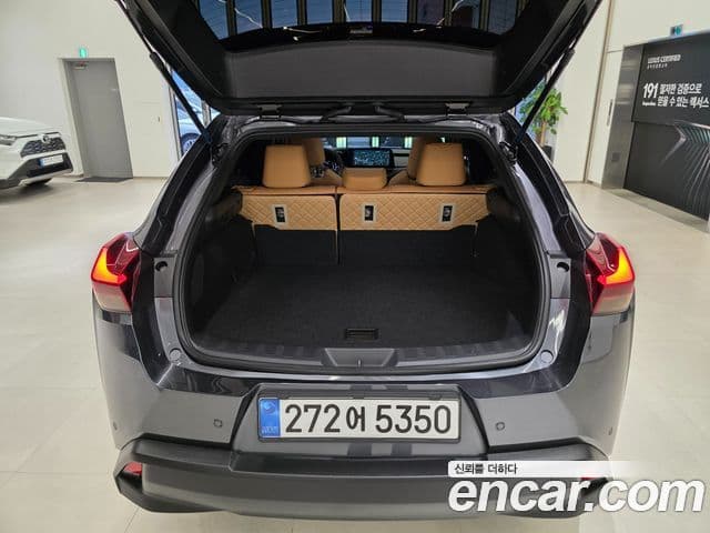 Lexus UX300h 2025 — ფოტო 1/15
