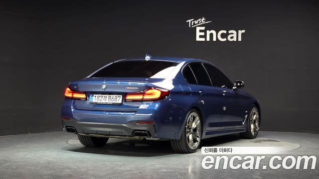 BMW 5 Series 2021 — Şəkil 21/35