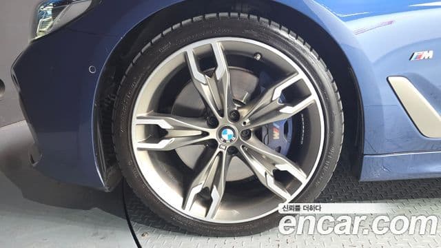BMW 5 Series 2021 — Şəkil 34/35