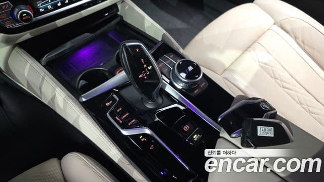 BMW 5 Series 2021 — Şəkil 22/35