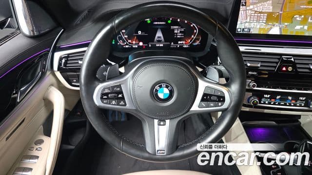 BMW 5 Series 2021 — Şəkil 32/35