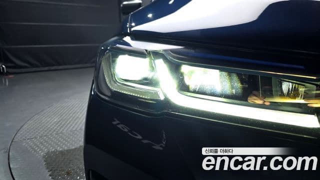 BMW 5 Series 2021 — Şəkil 18/35