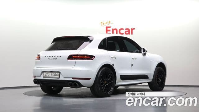 Porsche Macan 2018 — Şəkil 17/20