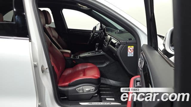 Porsche Macan 2018 — Şəkil 14/20