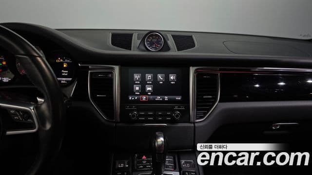 Porsche Macan 2018 — Şəkil 12/20