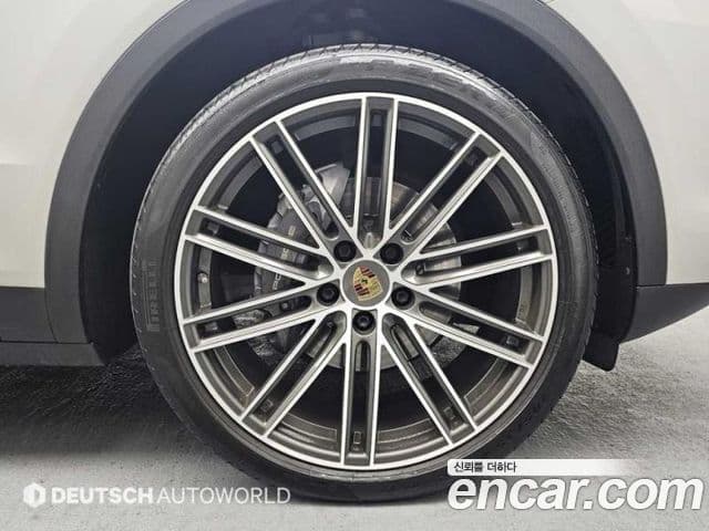 Porsche Cayenne 2020 — ფოტო 10/20