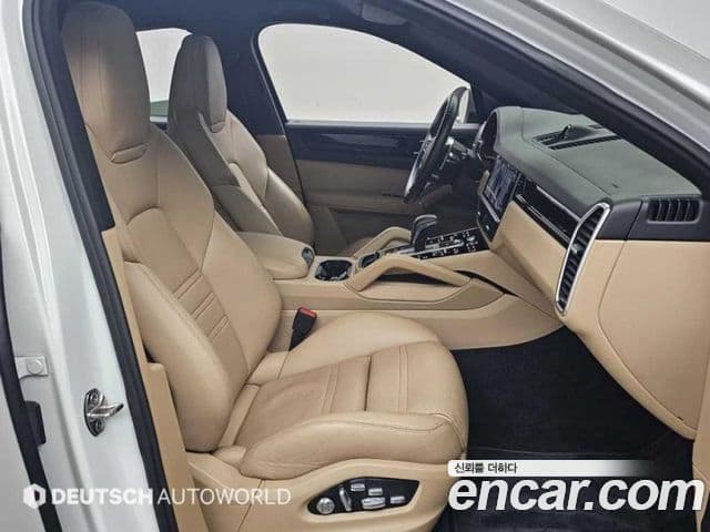 Porsche Cayenne 2020 — ფოტო 8/20