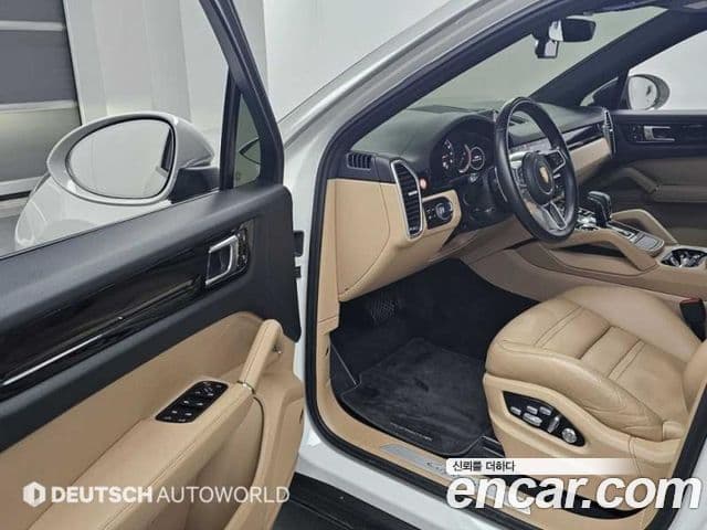 Porsche Cayenne 2020 — ფოტო 15/20