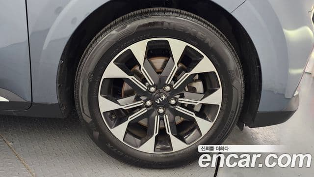 Kia Carnival 2021 — Фото 5/20